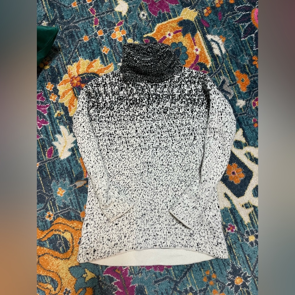 Athleta black to grey sweater